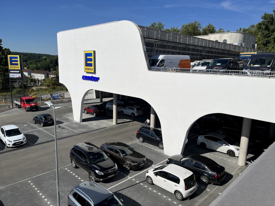 Einkaufs­zentrum in Sulzbach-­Rosen­berg