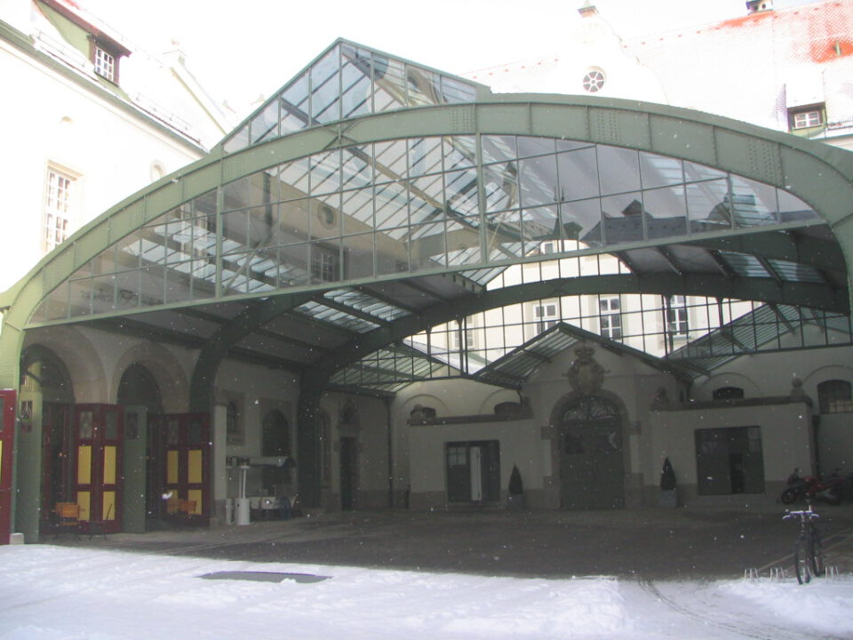 Wiederaufbau des historischen Glasdaches in Regensburg