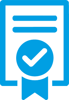 Das Bild zeigt ein stilisiertes blaues Symbol, das eine Urkunde oder ein Zertifikat darstellt. In der Mitte befindet sich ein Kreis mit einem weißen Haken, der für Bestätigung oder Anerkennung steht, darunter ist ein Band wie bei einer Auszeichnung zu sehen. Die Gestaltung vermittelt den Eindruck von Qualitätssicherung und offizieller Zertifizierung.